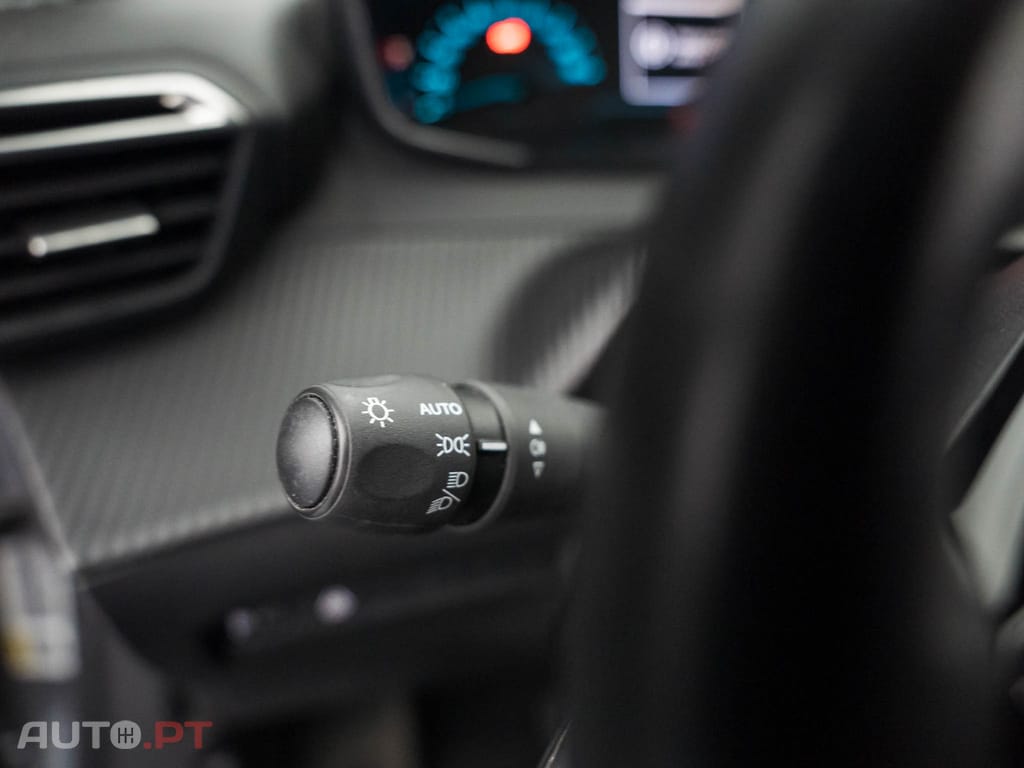 Peugeot E-2008 50 kWh Active