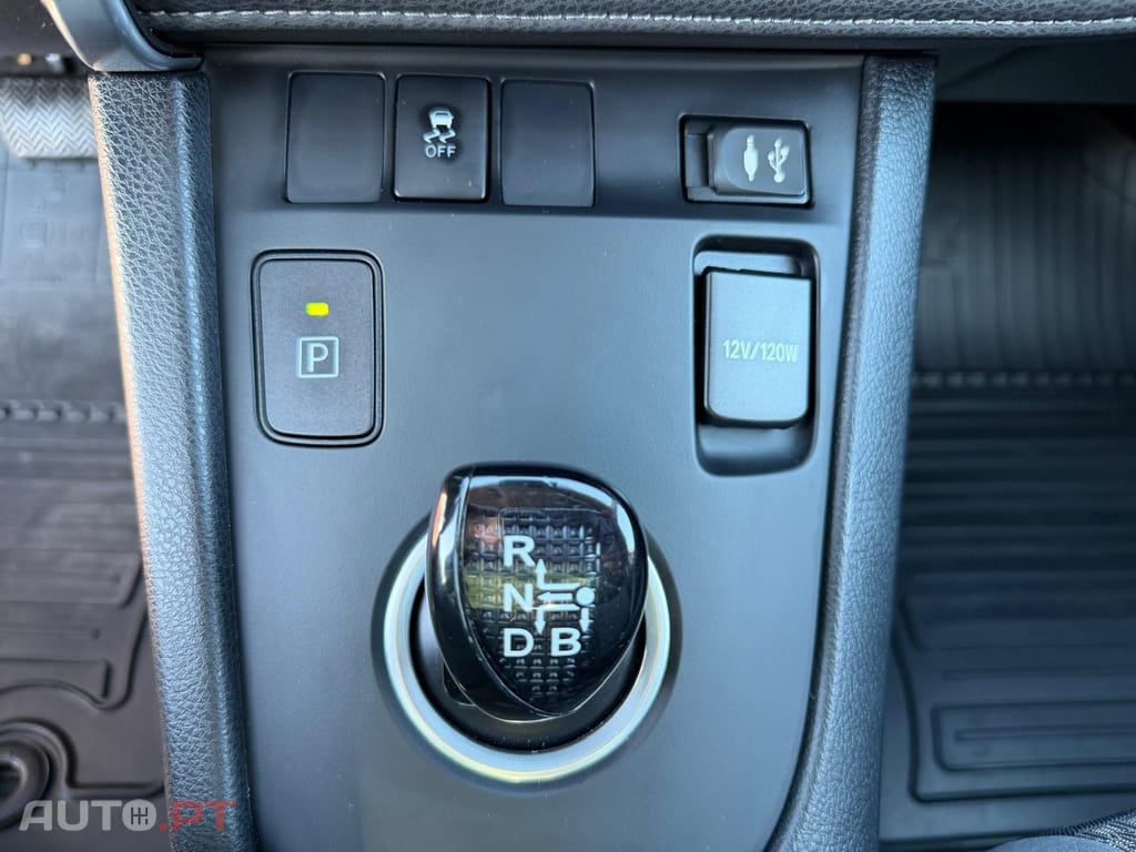 Toyota Auris 1.8 HSD Comfort +P.Sport+Navi