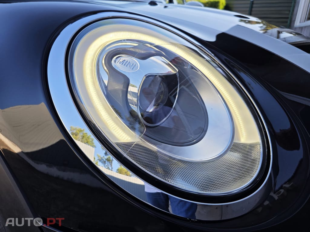 MINI Cooper D AUTO 5 Portas