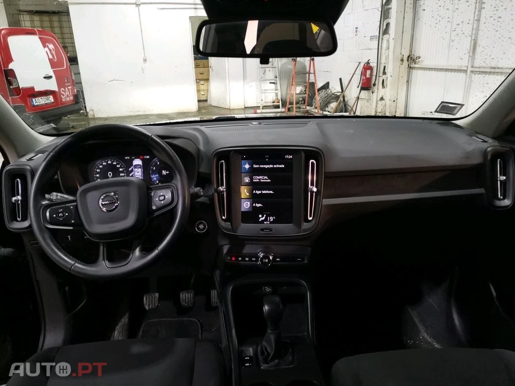 Volvo XC40 1.5 T2 Momentum Core
