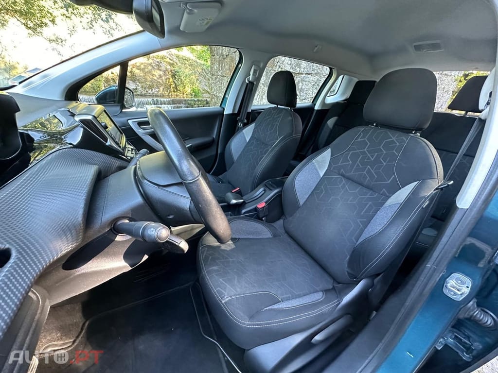 Peugeot 2008 1.6 e-HDi Active