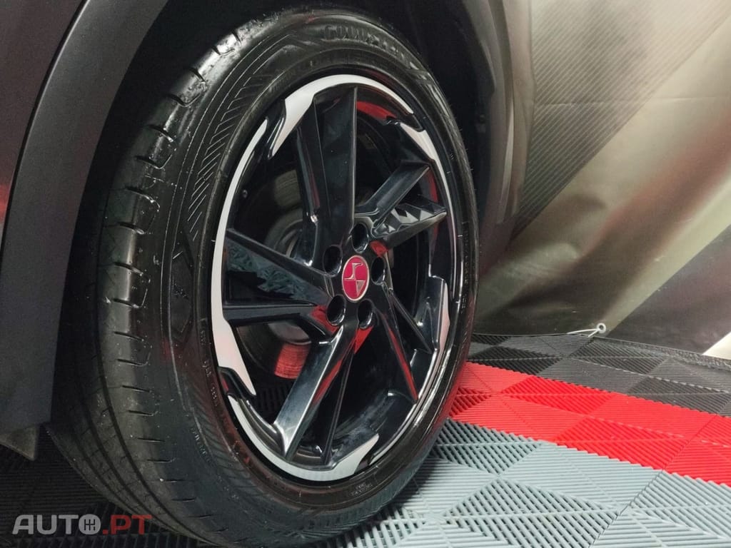 DS DS7 Crossback E-Tense Performance Line EAT8