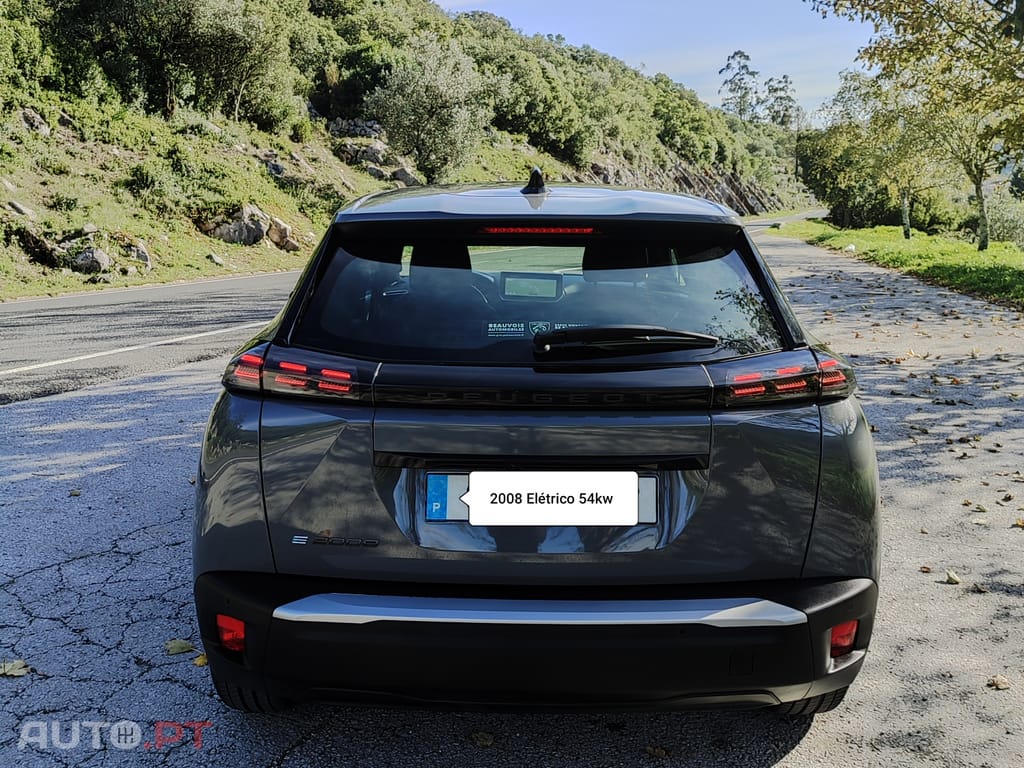 Peugeot E-2008 Active