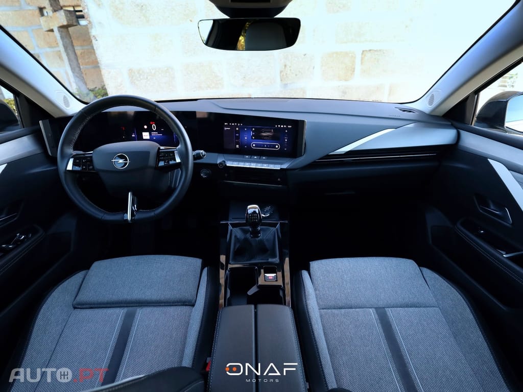 Opel Astra 1.2 T-Elegance 130Cv