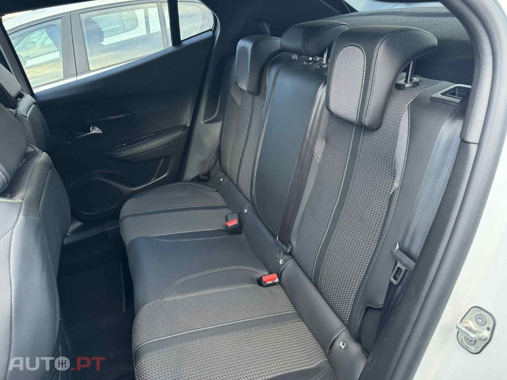 Peugeot 2008 1.2 PureTech GT EAT8