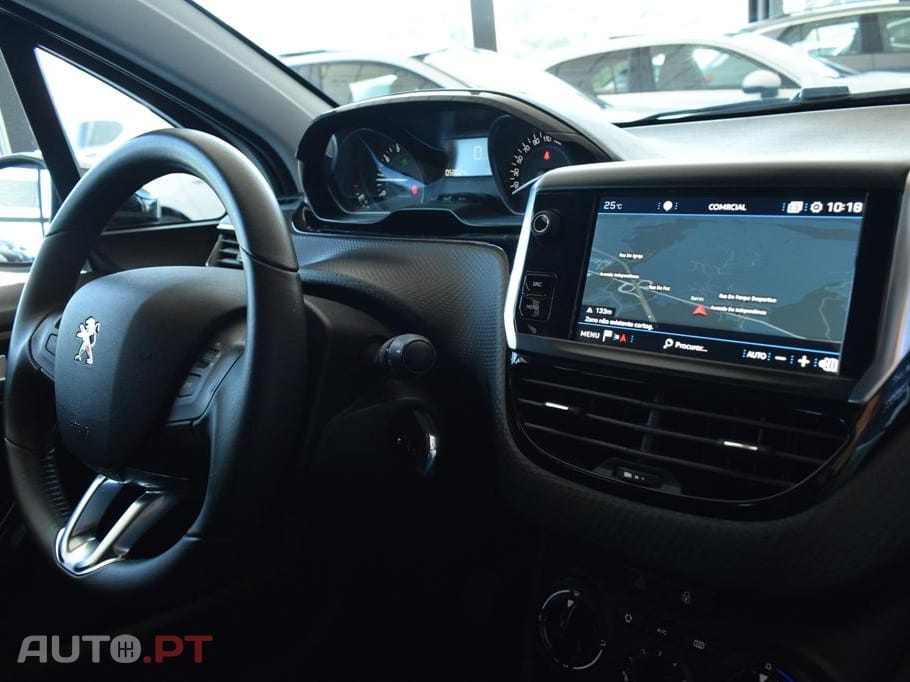 Peugeot 208 1.2 PureTech Signature
