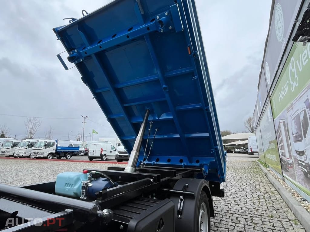 Toyota Dyna 3.0  - 144 CV  BASCULA TRIBASCULANTE