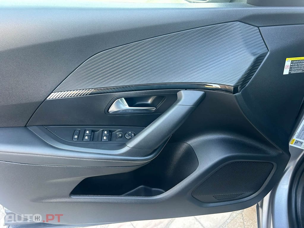 Peugeot 2008 1.2 Pure Tech Allure- Gasolina