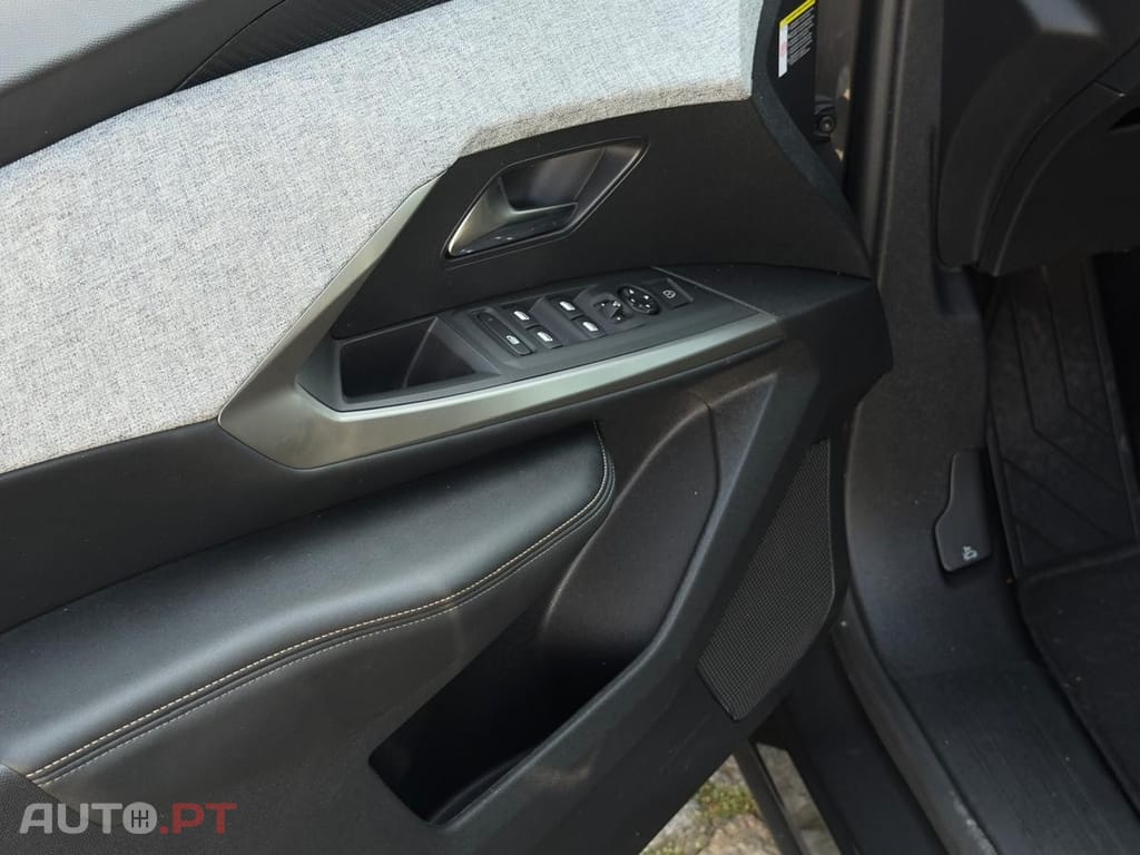 Peugeot 5008 1.2 Hybrid Allure e-DCS6
