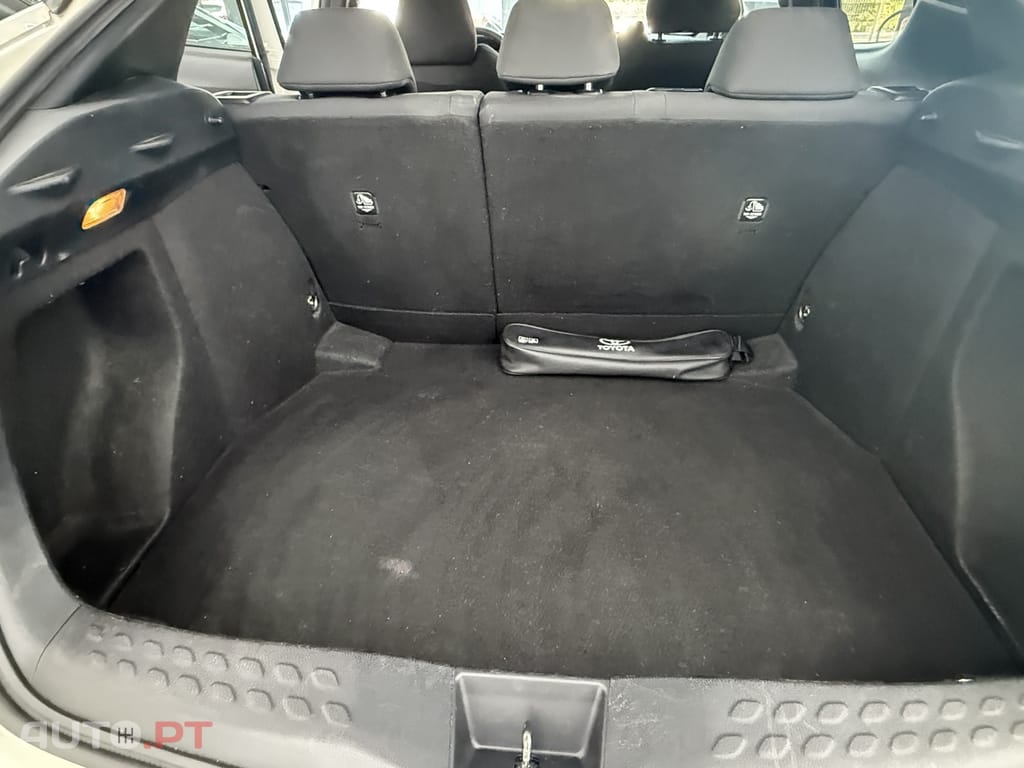 Toyota C-HR 1.8 Hybrid Square Collection