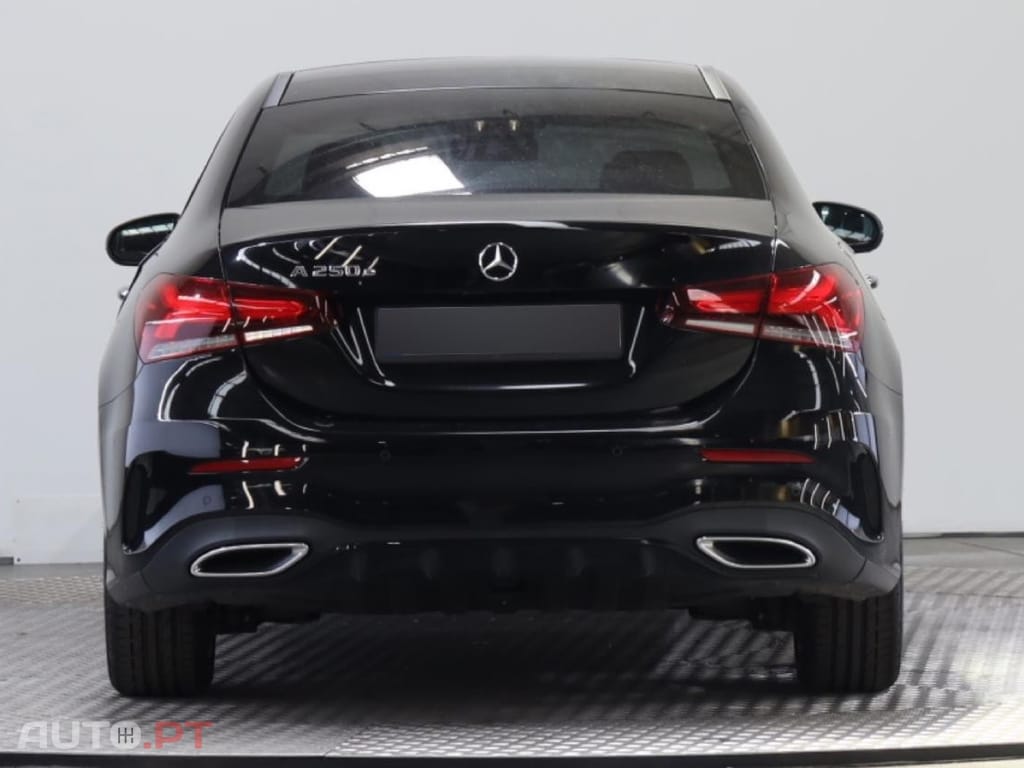 Mercedes-Benz A 250 e AMG Line
