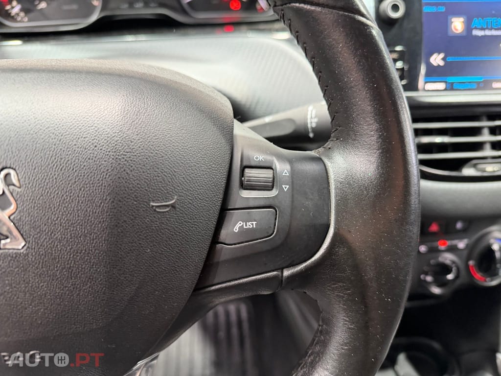 Peugeot 2008 1.2 e-VTi Style