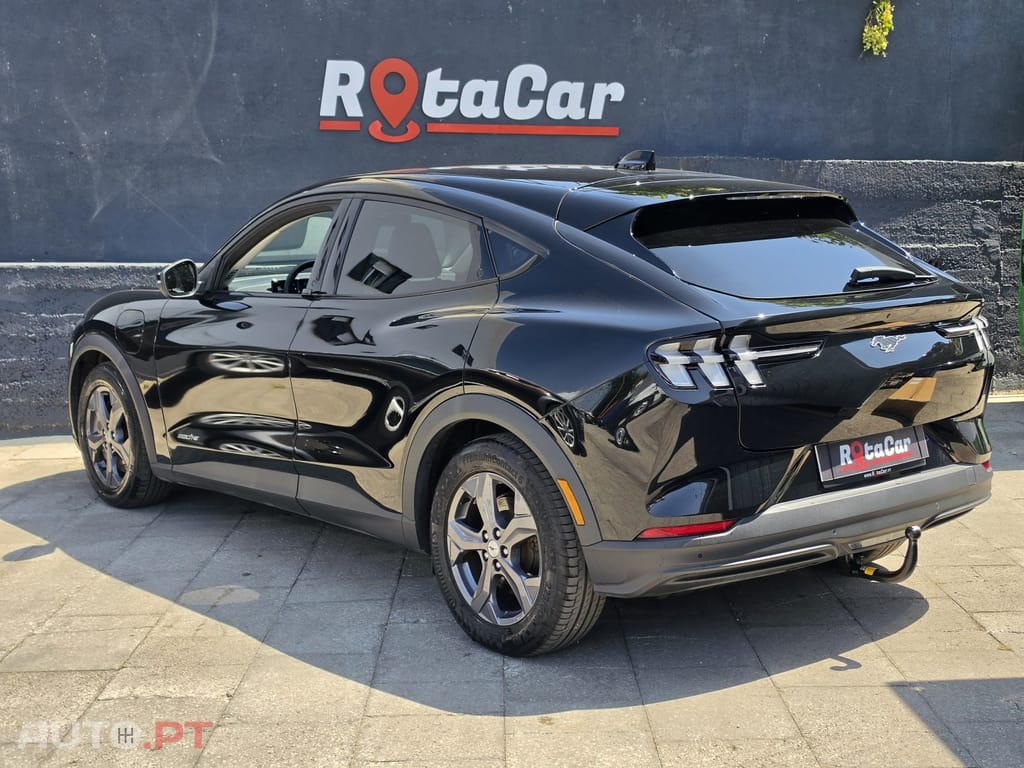 Ford Mustang Mach-E 75.7 kWh Base