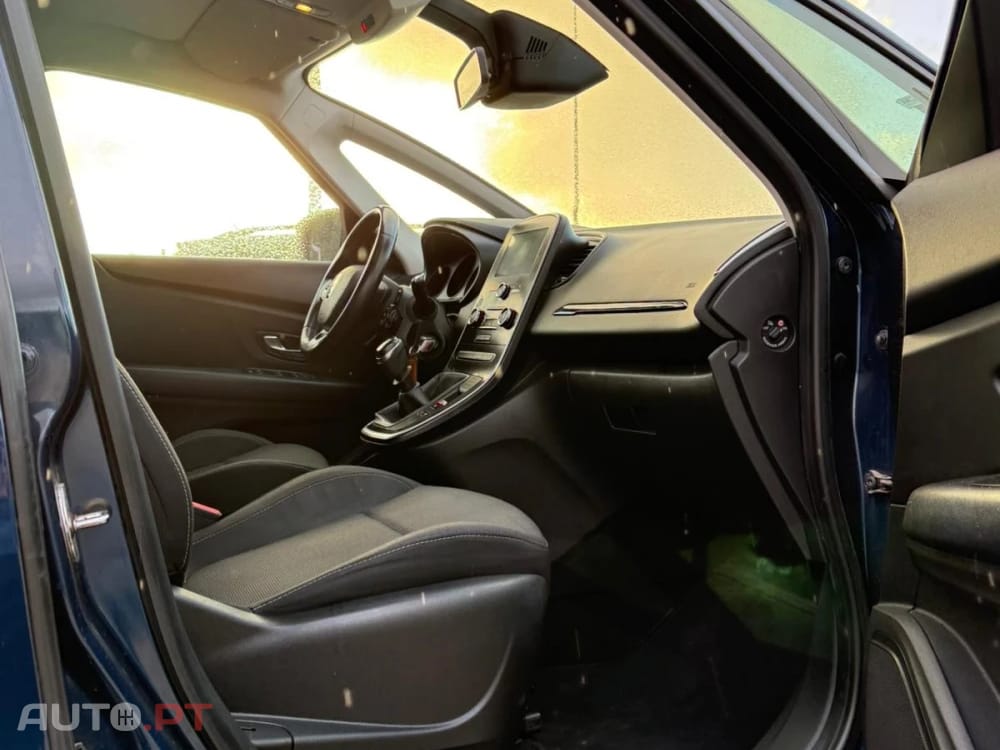 Renault Scénic Outro