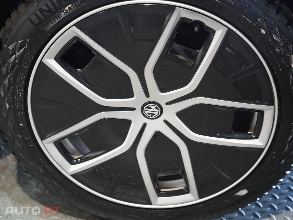 MG MG4 64 kWh Luxury