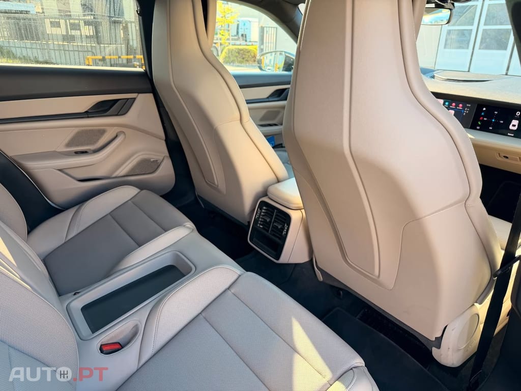 Porsche Taycan Carbon