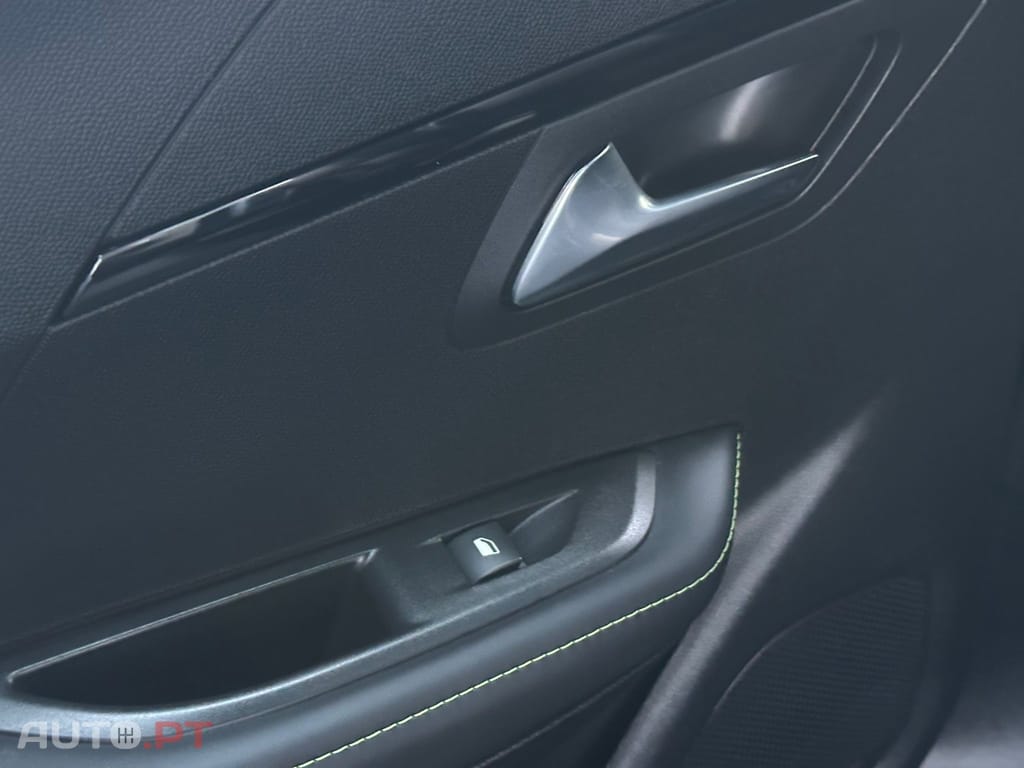 Peugeot E-208 50 kWh GT