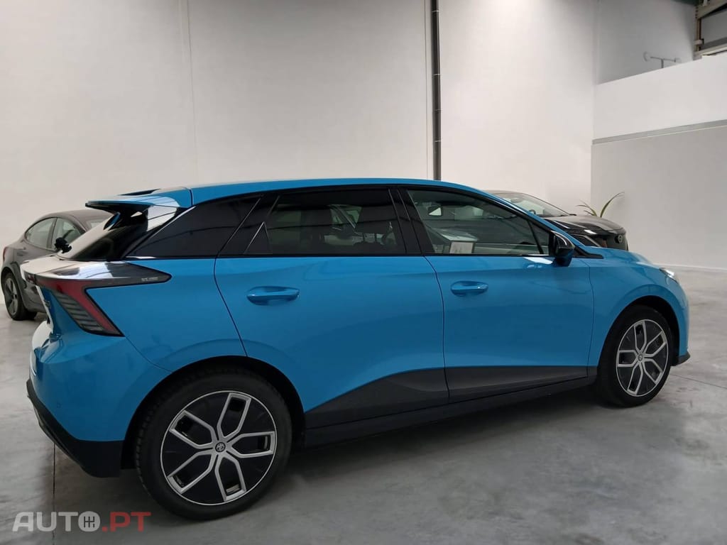 MG MG4 64 kWh Luxury