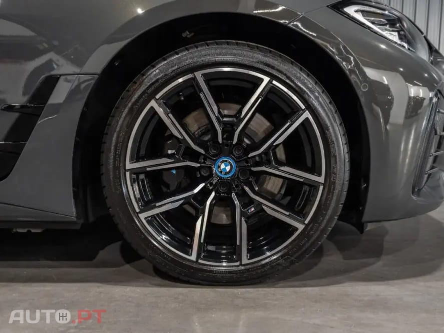 BMW i4 eDrive40 Pack Desportivo M Pro