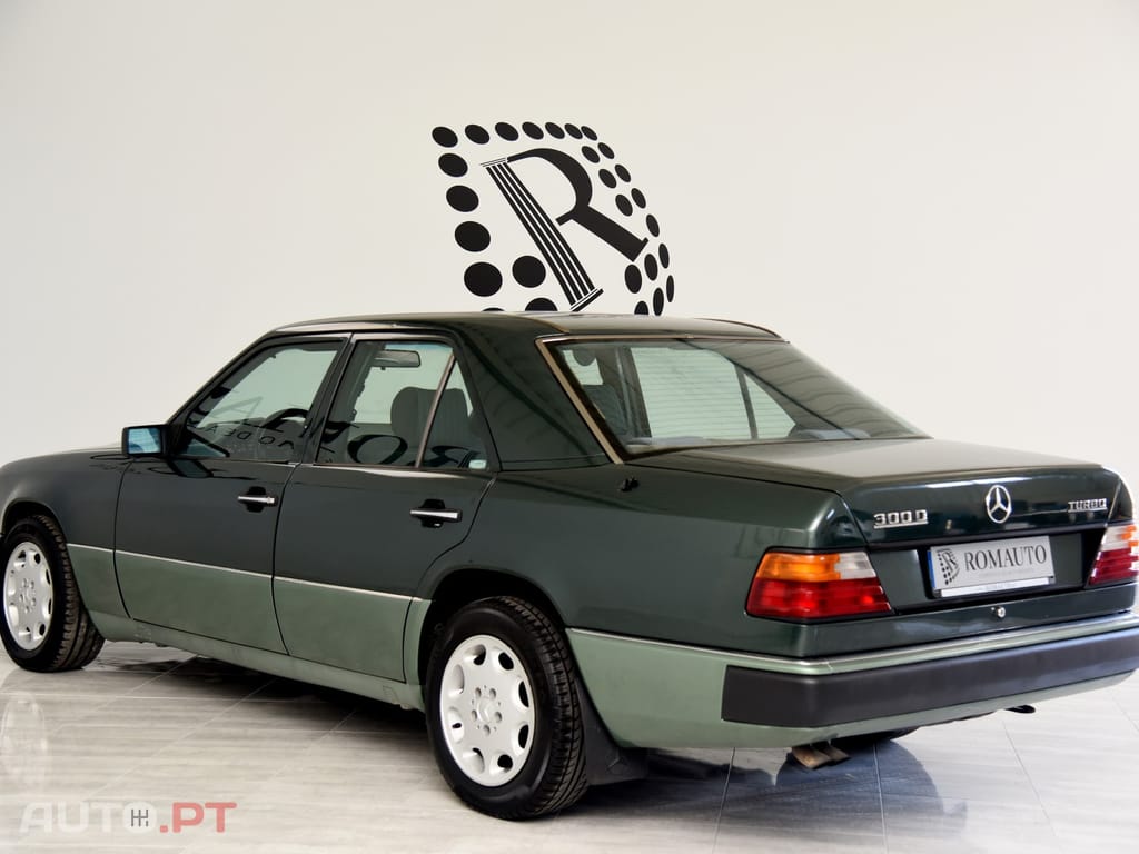 Mercedes-Benz E 300 D Turbo