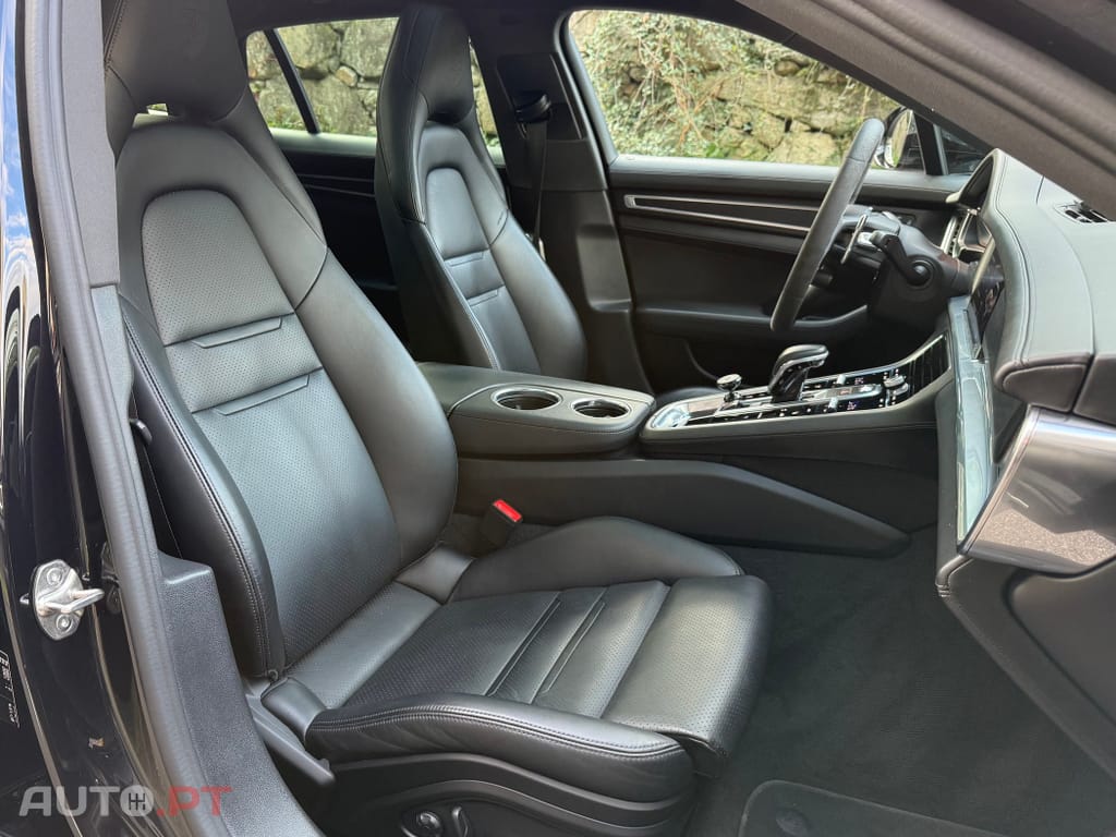 Porsche Panamera 4 E-Hybrid Platinum Edition