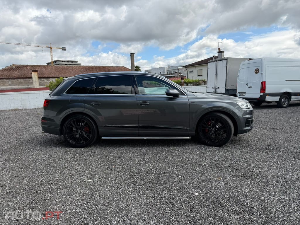 Audi Q7 3.0 TDI quattro tiptronic 7L