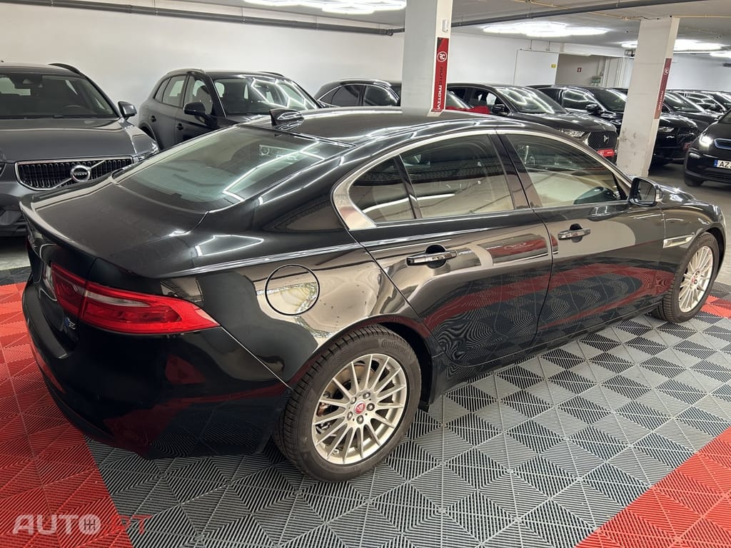 Jaguar XE 2.0 D Prestige