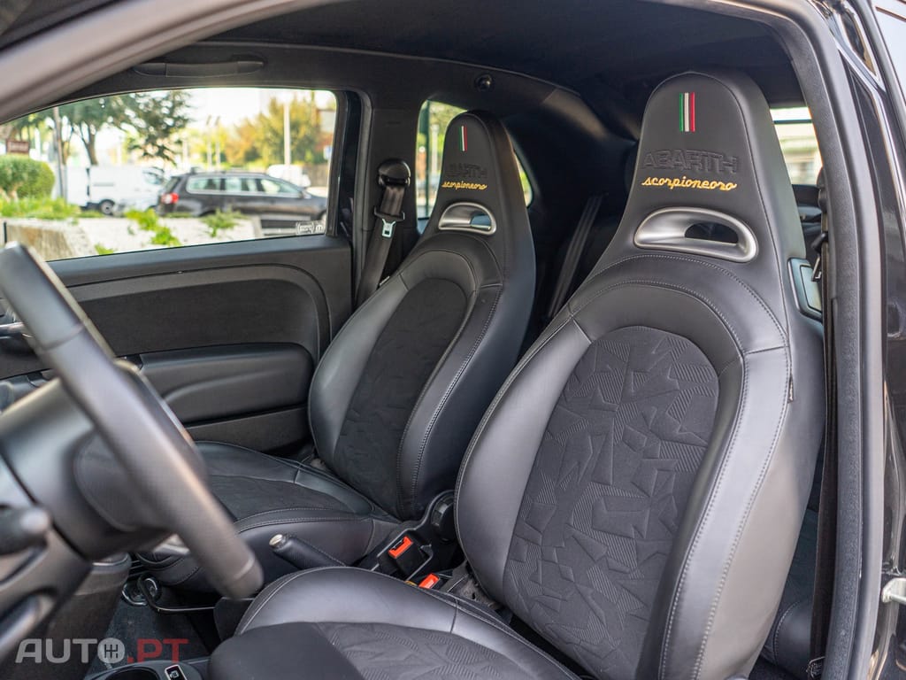 Abarth 595C 1.4 T-Jet Scorpioneoro