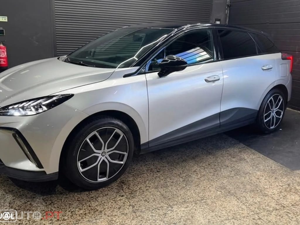MG MG4 77 kWh Extended Range Luxury