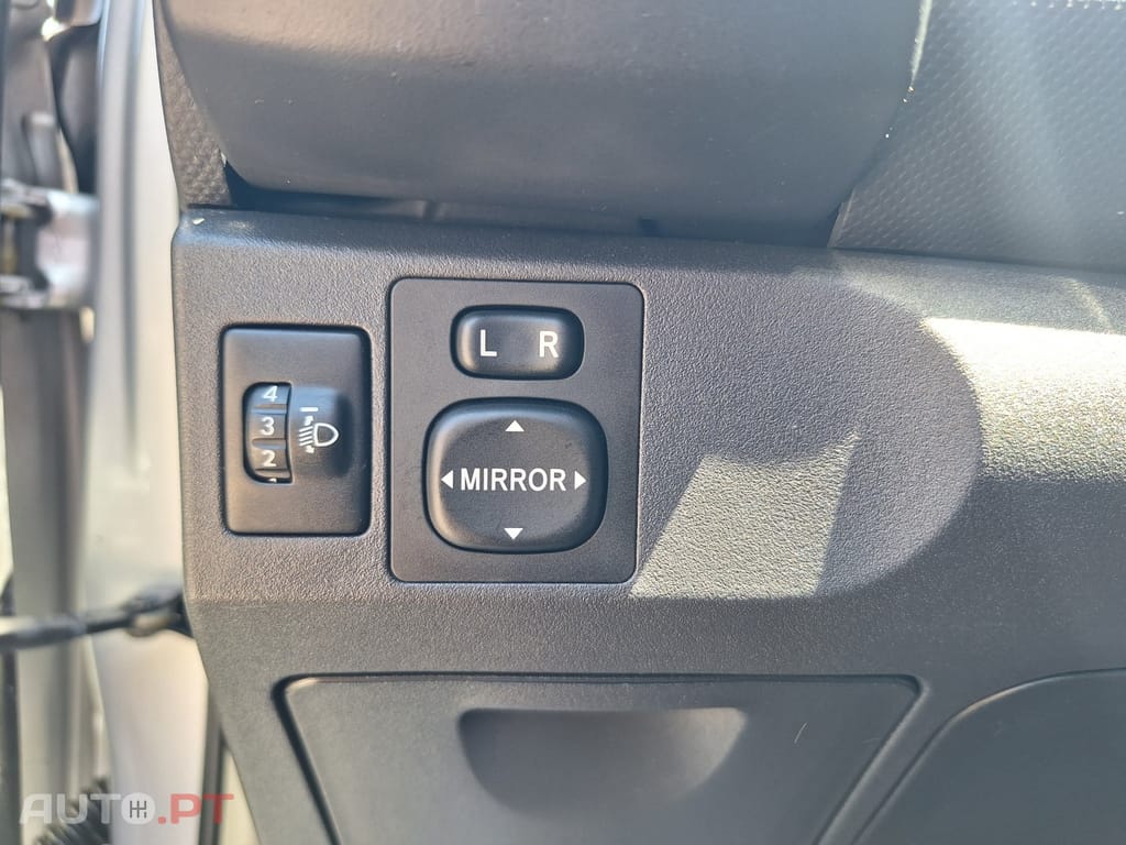Toyota Yaris 1.0 VVT-i Sport