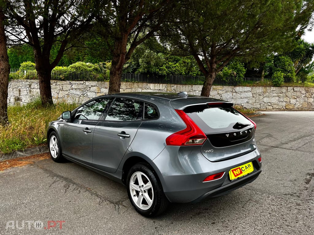 Volvo V40 D2