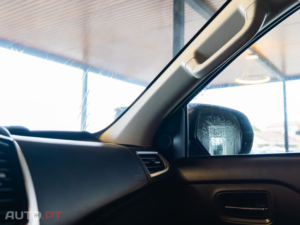 Mitsubishi L200 2.3 DI-D Strakar CD Intense 4WD