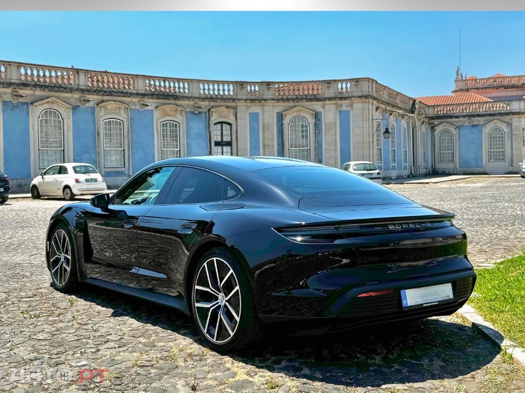 Porsche Taycan Outros