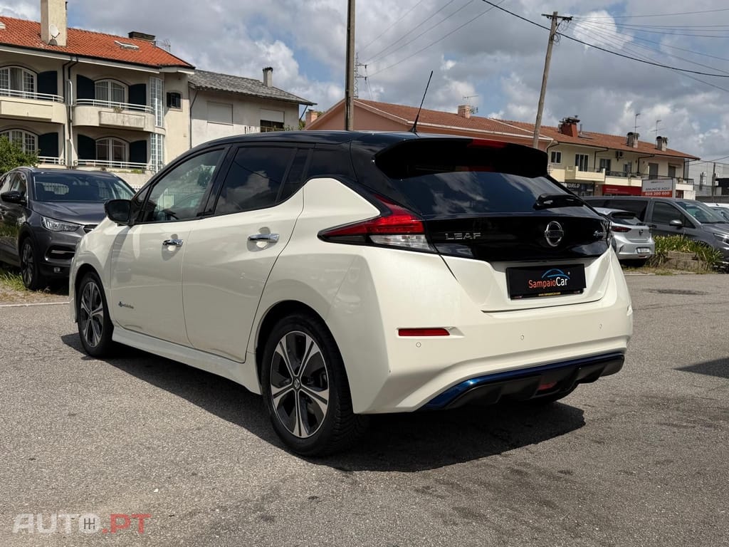 Nissan Leaf N-Connecta Two Tone