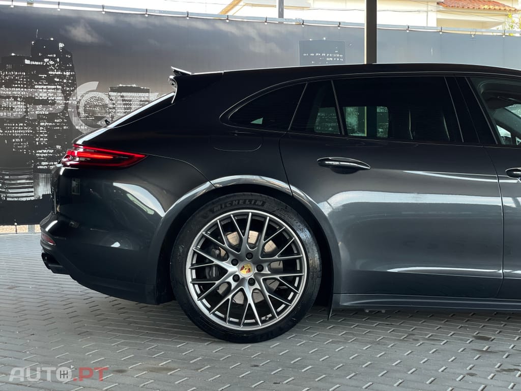 Porsche Panamera 4 E-Hybrid