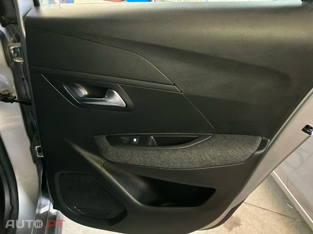 Peugeot 208 1.2 Hybrid Style e-DCS6