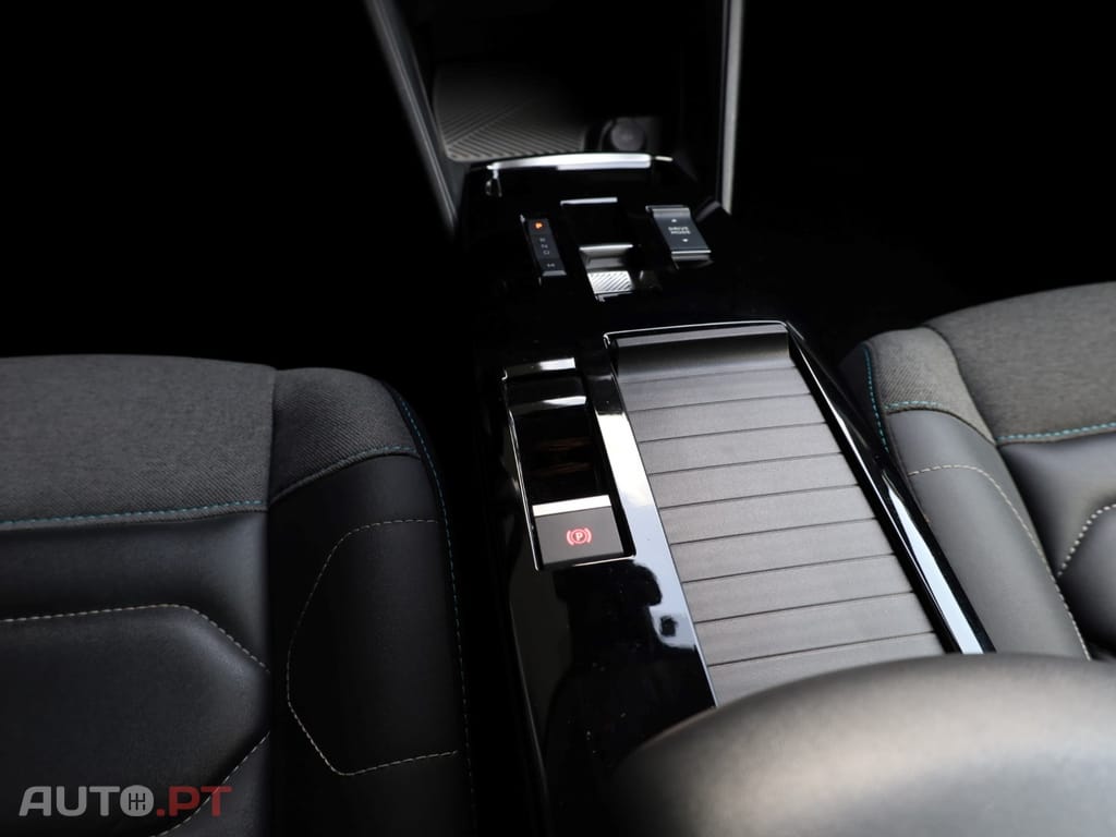 Citroen C4 X 1.2 PureTech Shine EAT8