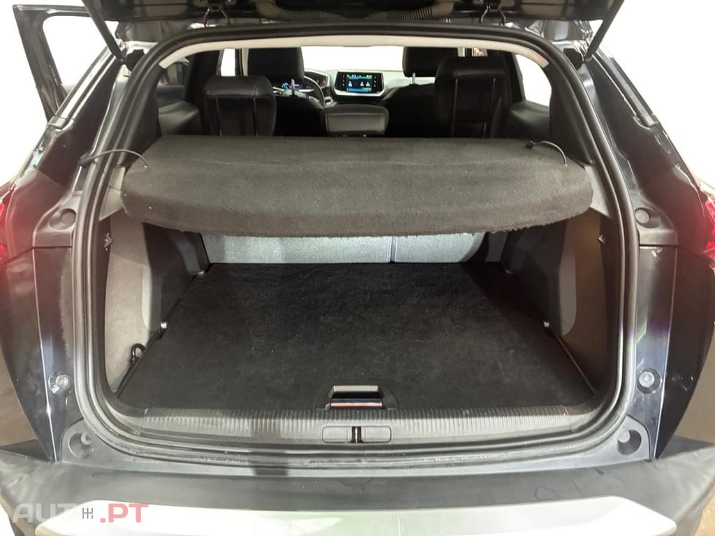 Peugeot E-2008 50 kWh Allure Pack