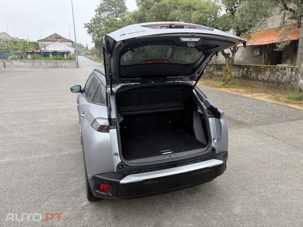 Peugeot E-2008 54 kWh GT