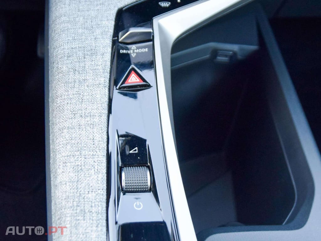 Peugeot 3008 1.2 Hybrid Allure e-DCS6