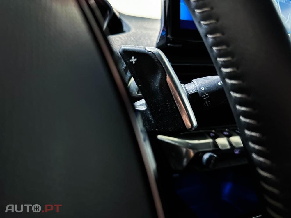 Peugeot 5008 Hybrid 136 E-DCS6