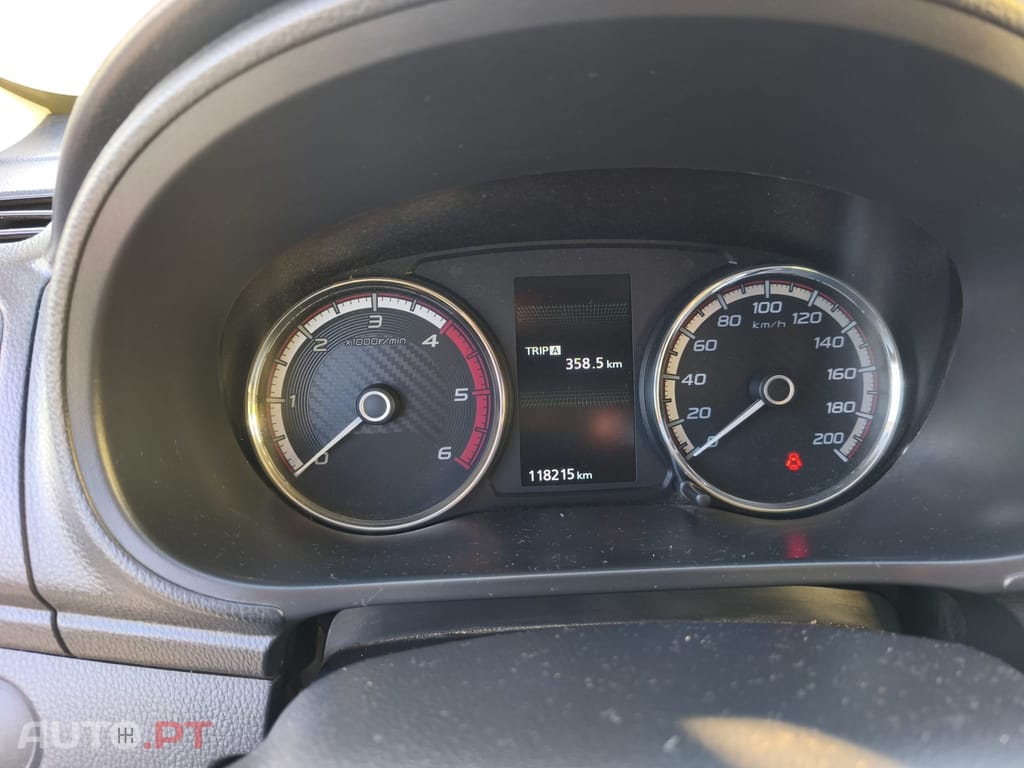 Mitsubishi L200 2.3 DI-D Strakar Space Cab Connect Edition 4WD