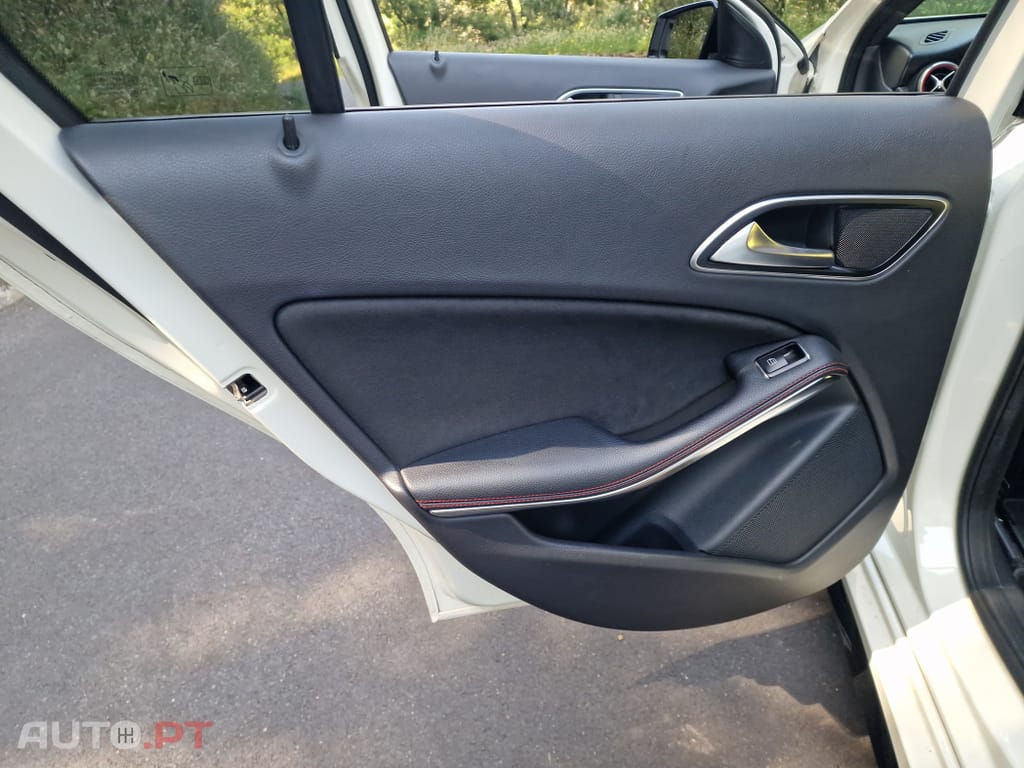 Mercedes-Benz A 180 d AMG Line