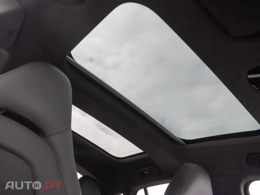 Porsche Panamera 4 E-Hybrid Platinum Edition
