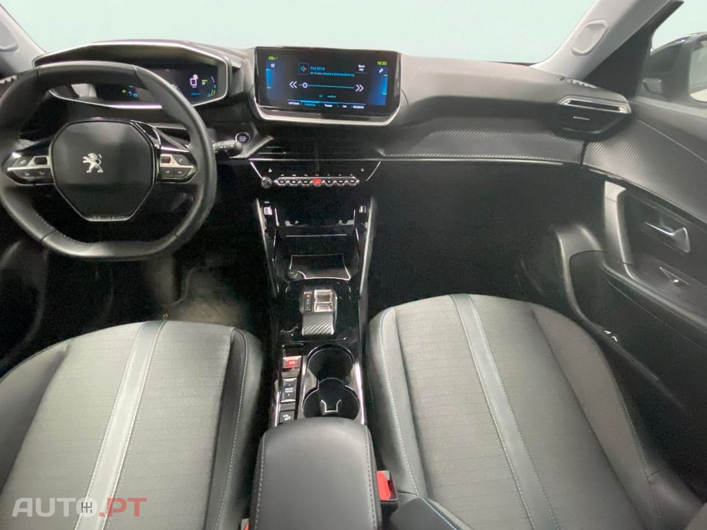 Peugeot E-2008 50 kWh Allure Pack
