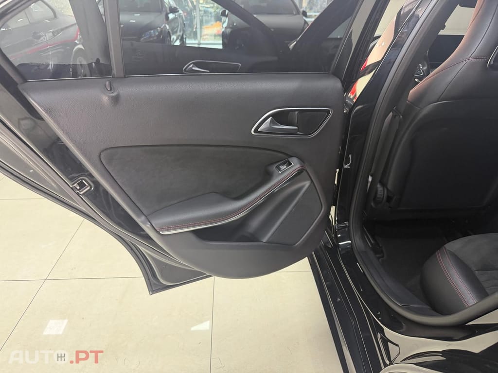 Mercedes-Benz A 180 7G-DCT AMG Line