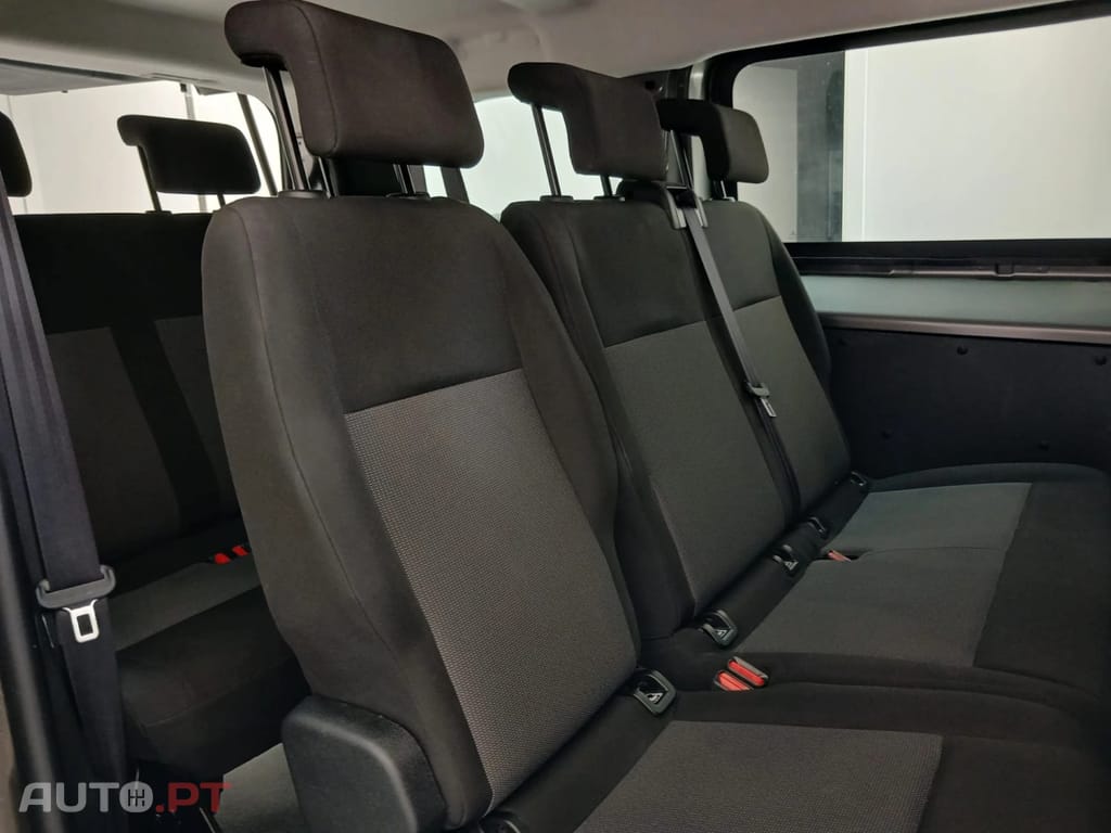 Peugeot E-Expert 50 kWh M Standard