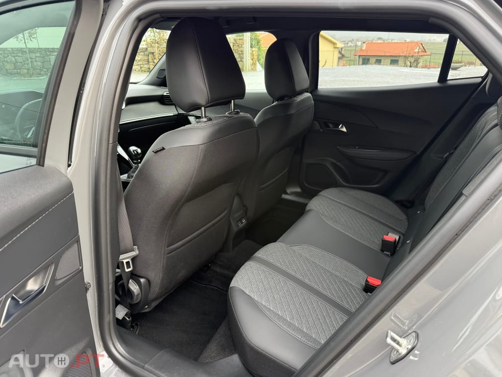 Peugeot 2008 1.2 PureTech Allure Pack