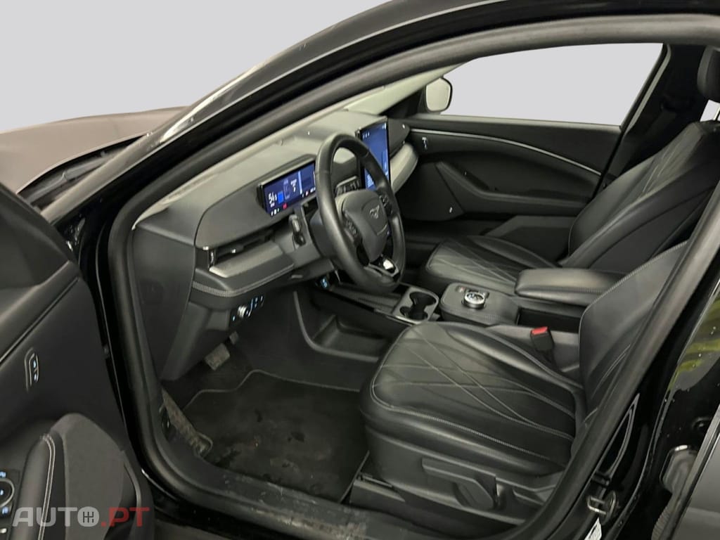 Ford Mustang Mach-E 75.7 kWh Premium AWD
