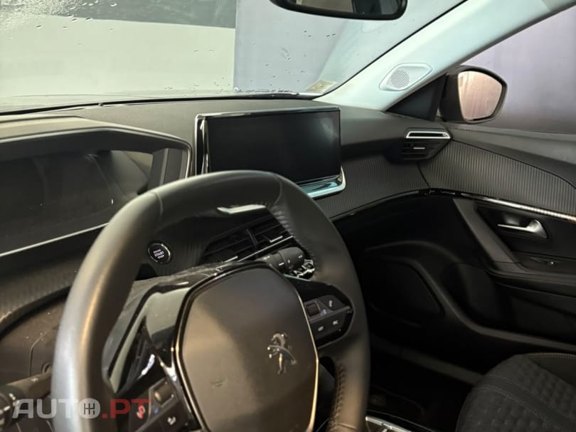 Peugeot E-2008 50 kWh Active